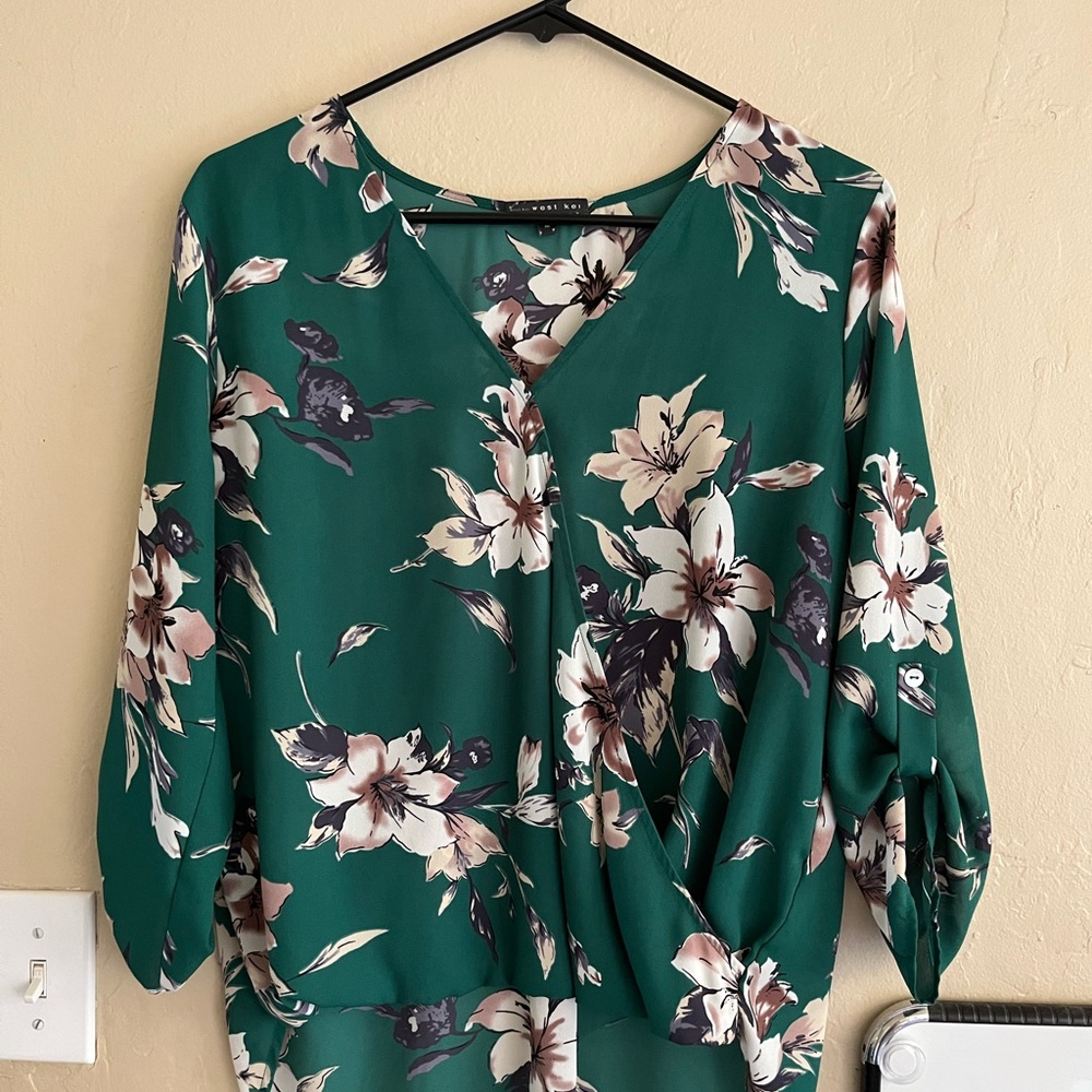 West Kei 3/4 sleeve flowy blouse